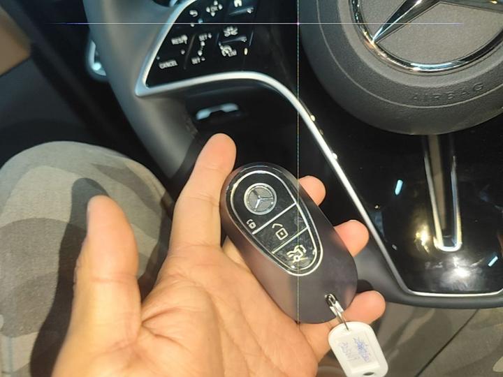 E-Class 2026 E 300 L Luxury photo 8