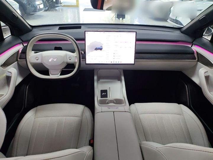 L60 2024 60kWh RWD photo 5