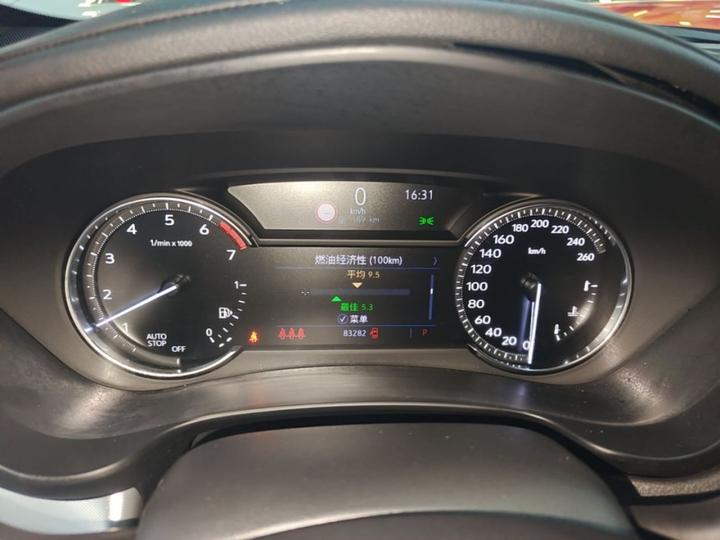 XT4 2018 28T RWD Leading photo 7