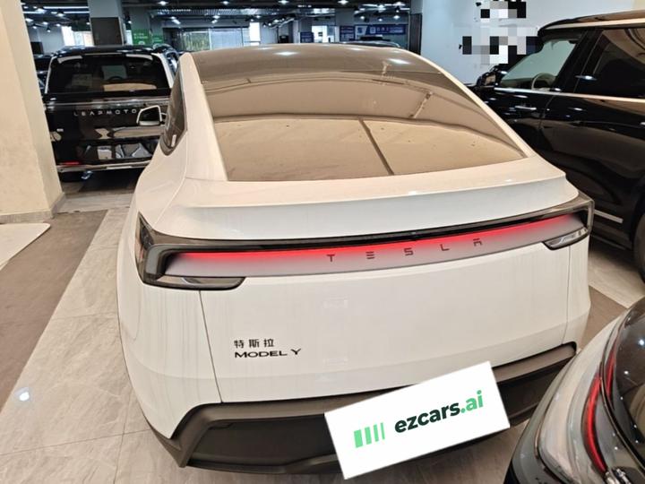 Model Y 2026 RWD photo 3