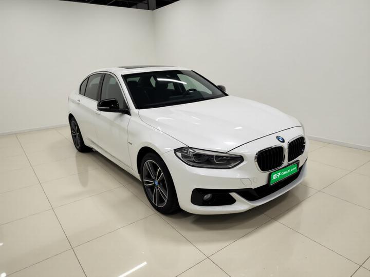 1 Series 2018 118i Sport photo 3