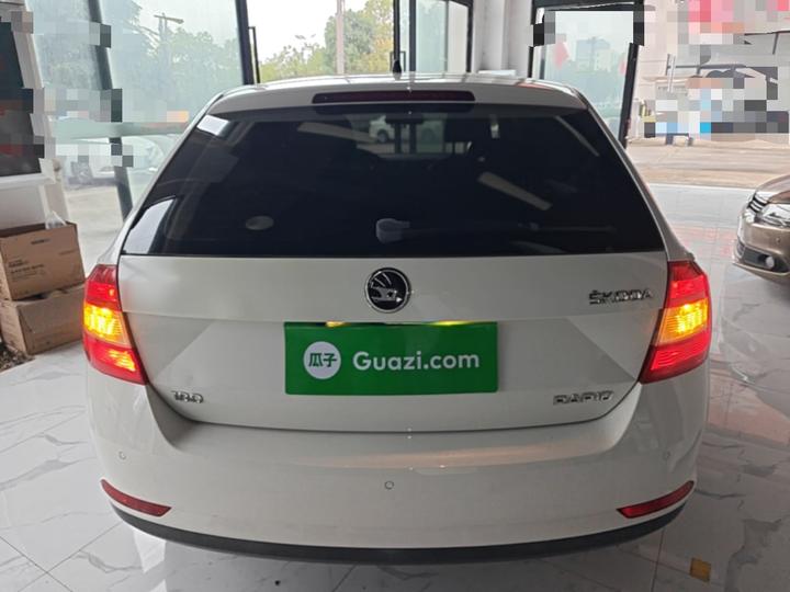 Rapid Spaceback 2016 1.6L AT photo 5