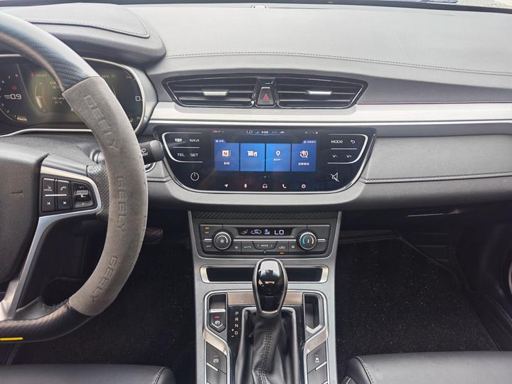 Emgrand 2018 1.5L CVT photo 5