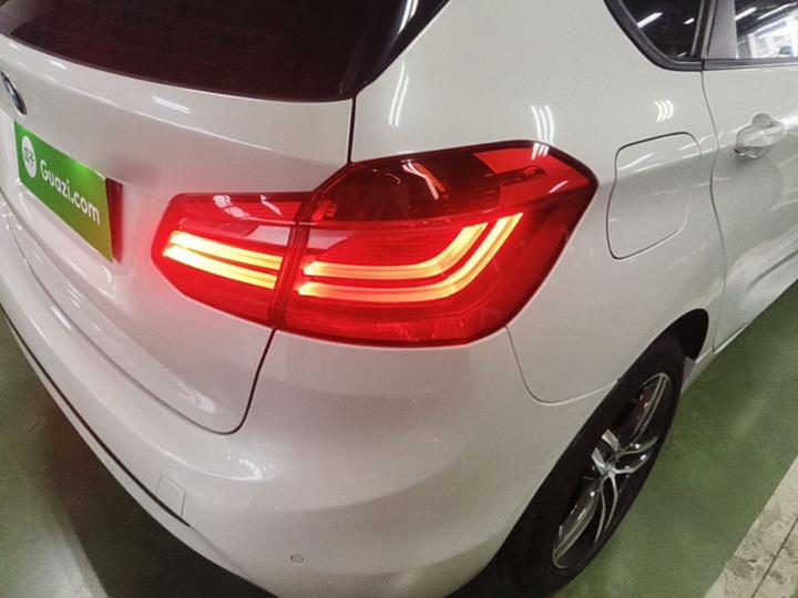 2 Series Wagon 2016 218i Sport Design Package photo 7