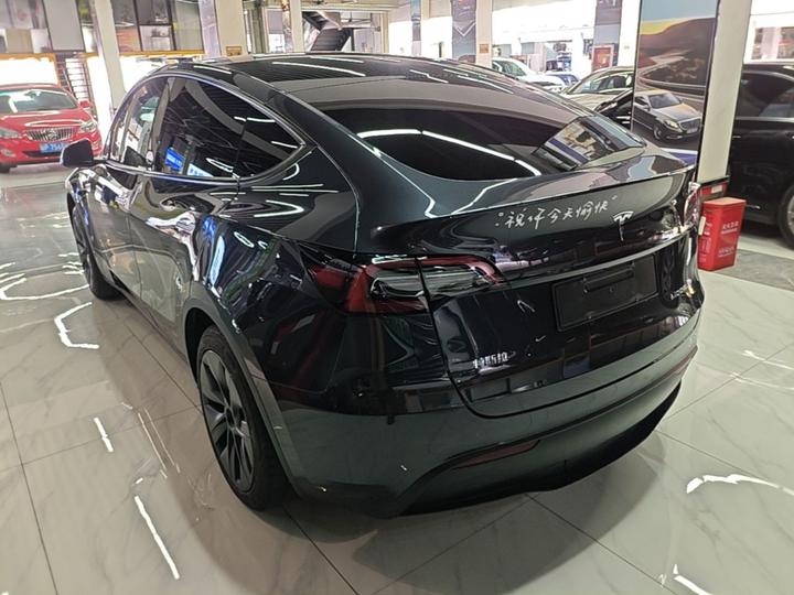 Model Y 2024 RWD photo 4
