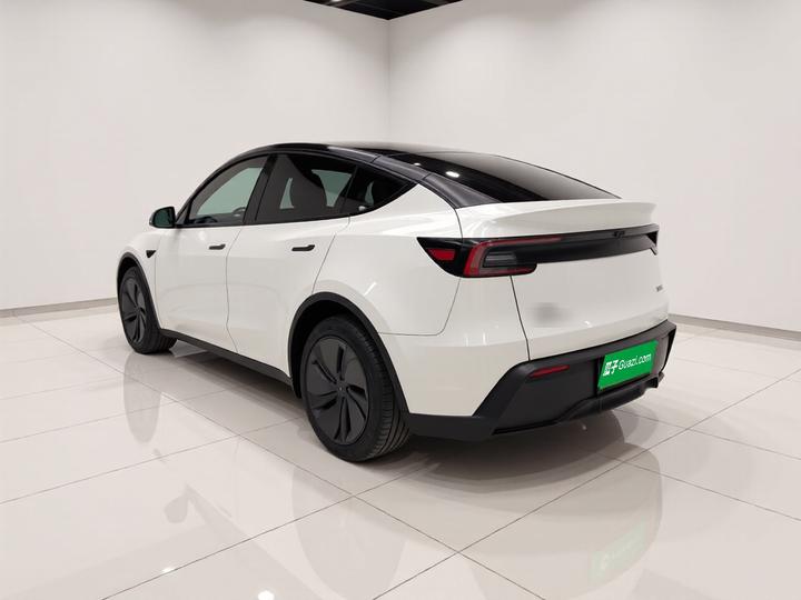 Model Y 2026 RWD photo 4