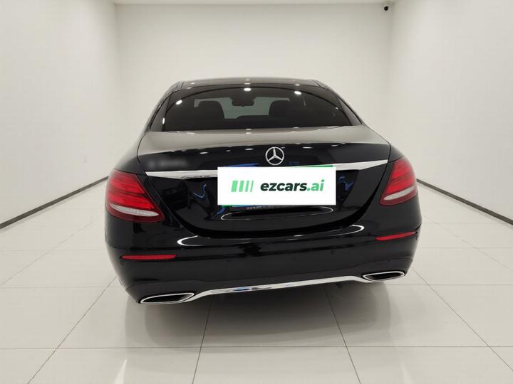 E-Class 2020 E 300 L Sport Luxury photo 5