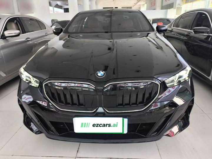 5 Series 2026 530Li Leading M Sport Package photo 2