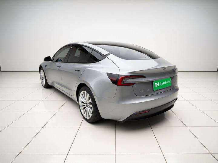 Model 3 2023 RWD photo 4