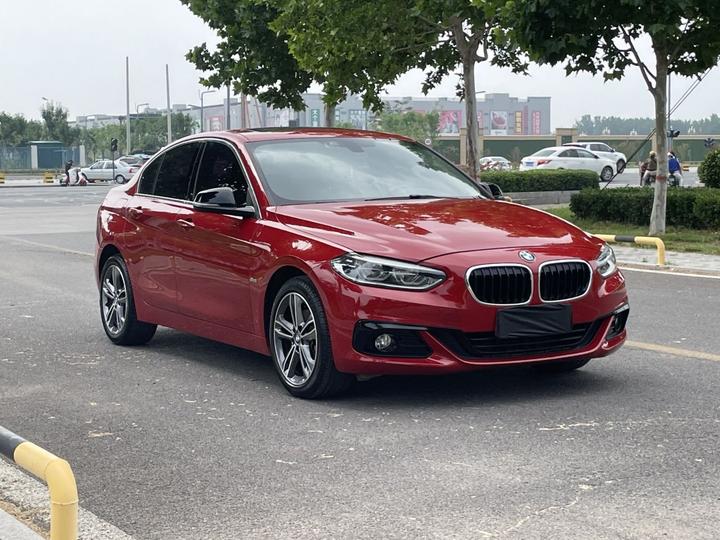 1 Series 2018 118i Sport photo 3