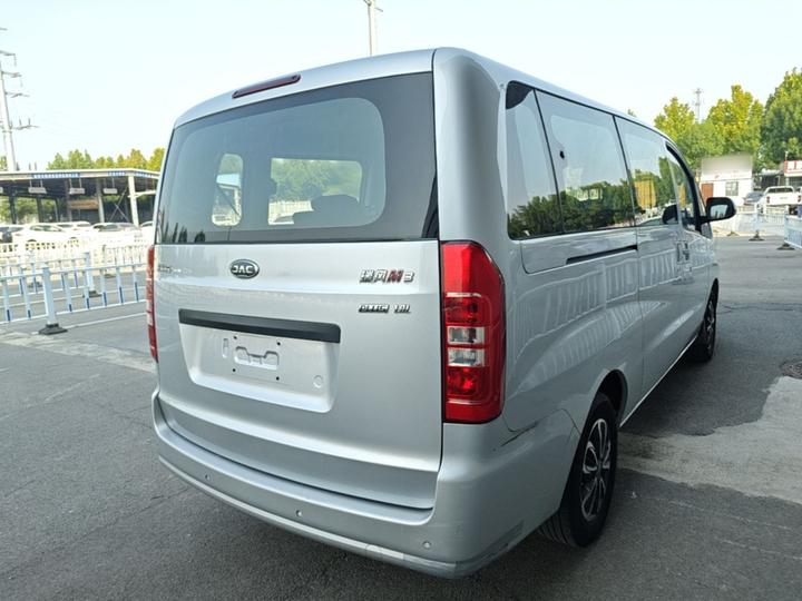 Refine M3 2019 PLUS 1.8L Luxury photo 4