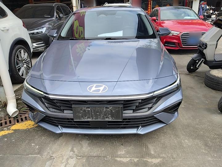 Elantra 2023 1.5L CVT LUX Premium photo 2