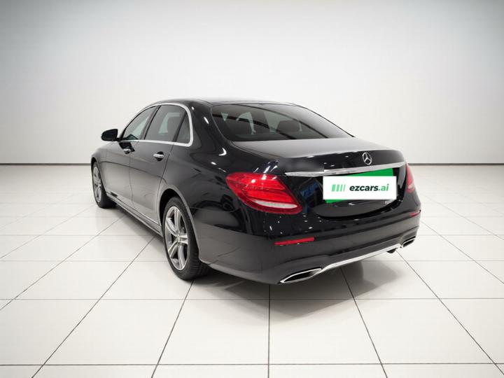 E-Class 2017 E 300 L Sport Luxury photo 4