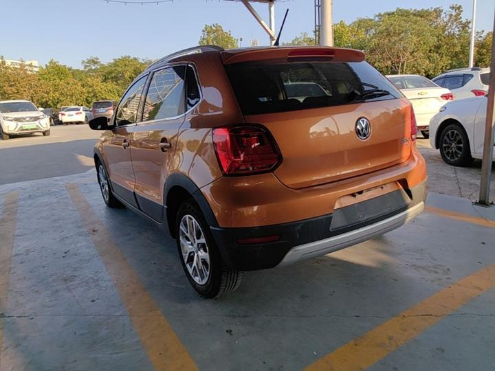 2016 1.6L Cross Polo AT photo 4