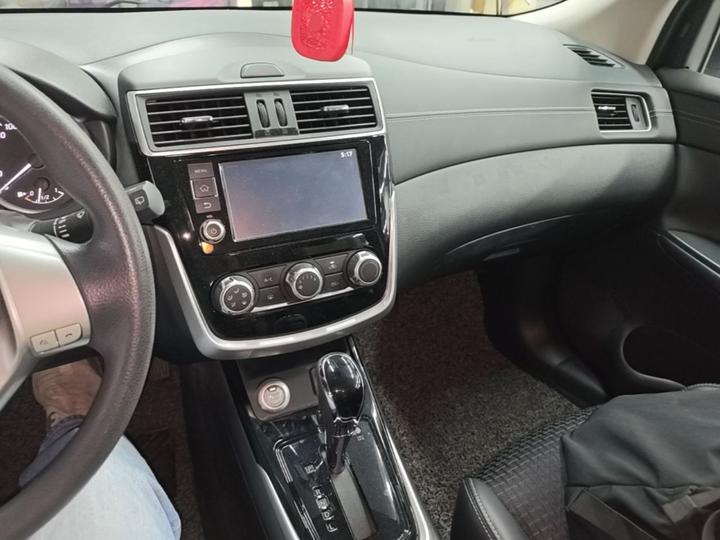 Tiida 2016 1.6L CVT photo 4