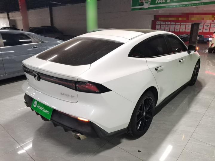UNI-V 2022 1.5T Premium photo 4