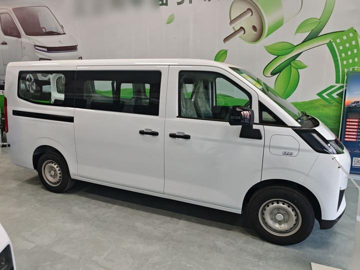 V 2025 V7E 51.4kWh photo 3
