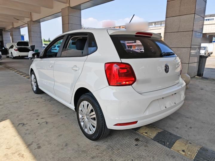 Polo 2016 1.6L AT Comfort photo 4