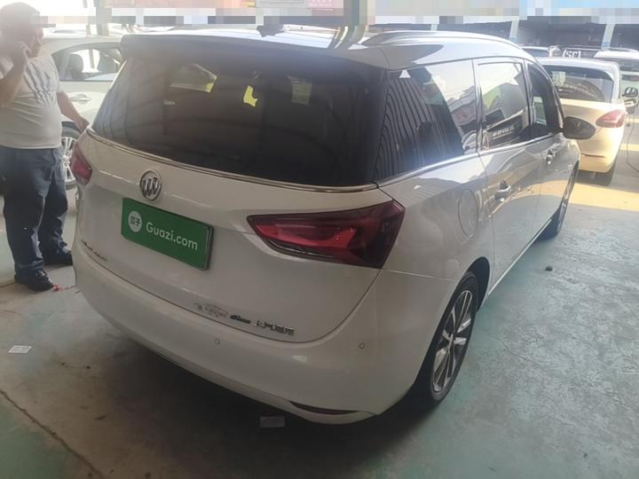 GL6 2021 323T Mild Hybrid Luxury photo 4