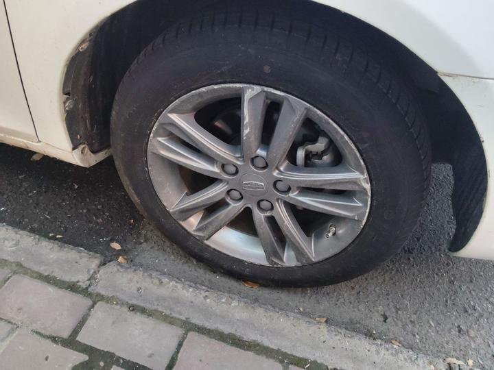 Emgrand 2017 Sedan 1.5L CVT photo 8
