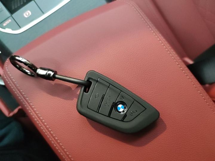 3 Series 2026 325Li M Sport Package photo 8