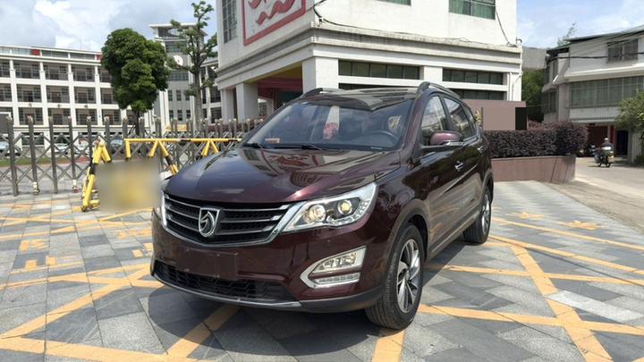 560 2016 1.8L MT Luxury