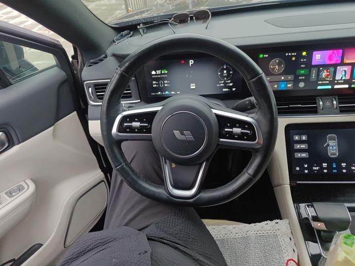 Li Auto ONE 2021 EREV 6-Seater photo 3