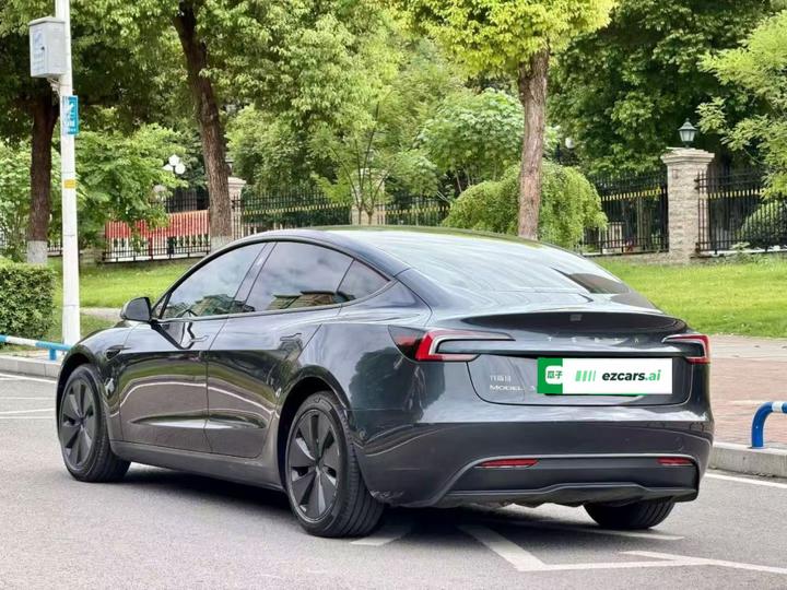 Model 3 2023 RWD photo 4