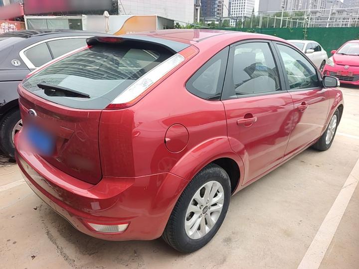 Focus 2013 Hatchback Classic 1.8L AT Anniversary Edition photo 4