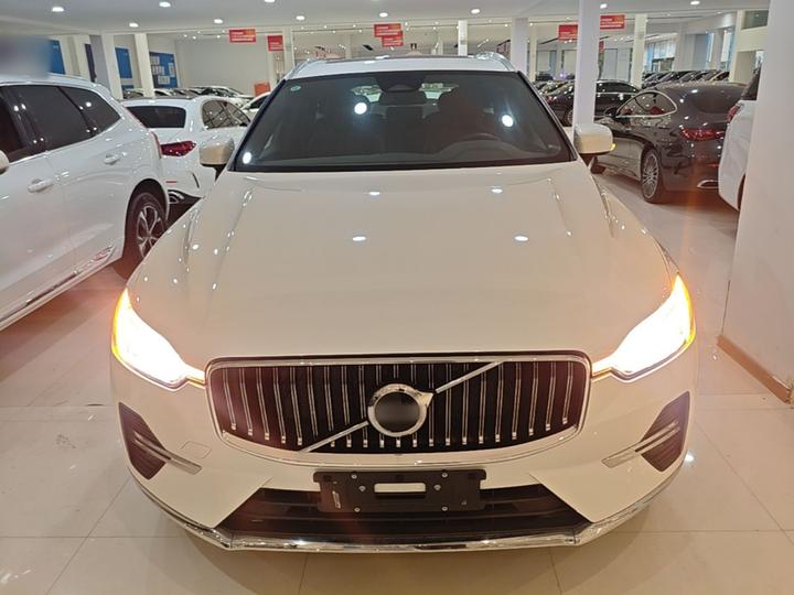 XC60 2025 B5 AWD Luxury photo 2