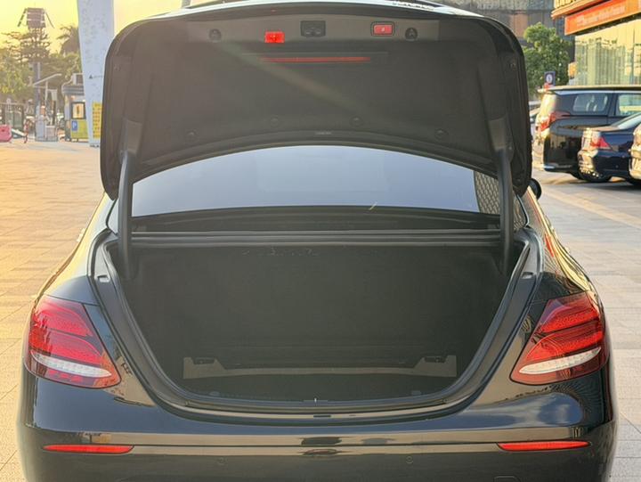E-Class 2018 E 300 L Luxury photo 8