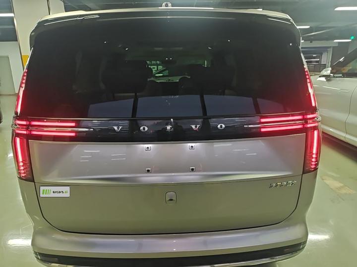 EM90 2025 Ultra 6-Seater photo 5