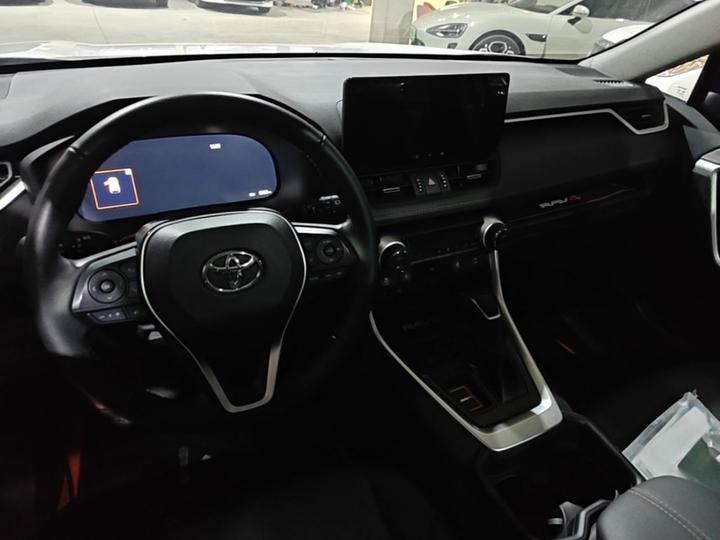 RAV4 2024 2.0L CVT RWD Plus photo 6