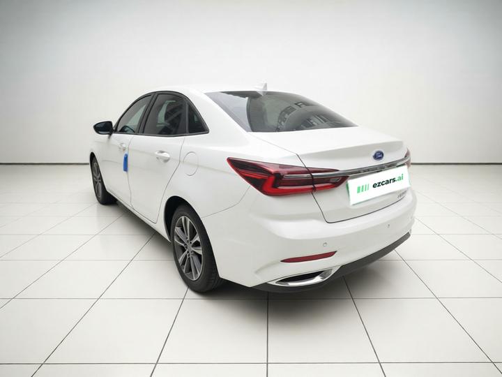 Escort 2021 1.5L AT photo 4
