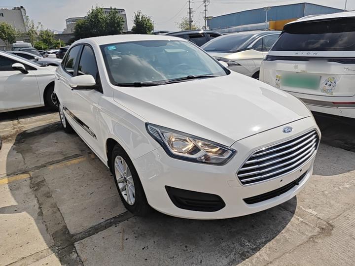 Escort 2019 Facelift 1.5L AT China VI photo 3