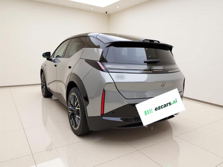 X 2024 5-Seater AWD photo 4