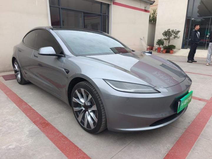 Model 3 2023 RWD photo 3
