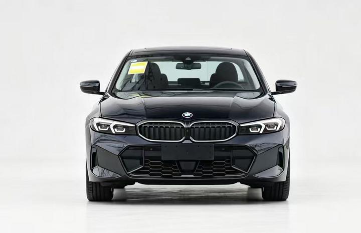 3 Series 2026 330Li M M Sport Night Package photo 2