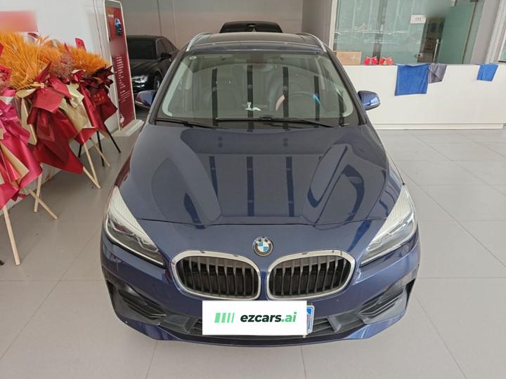 2 Series Wagon 2018 218i Exclusive Sport Package photo 2