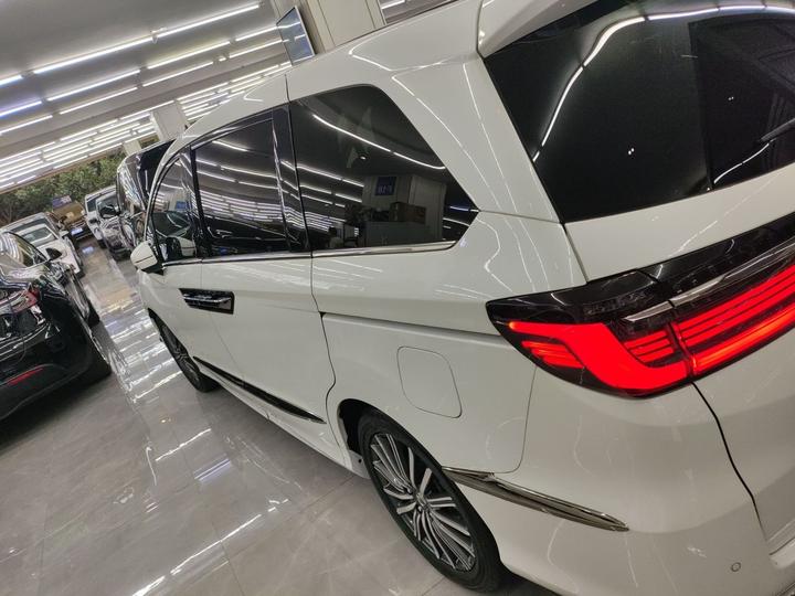 Elysion 2022 2.0L e:HEV Luxury photo 4