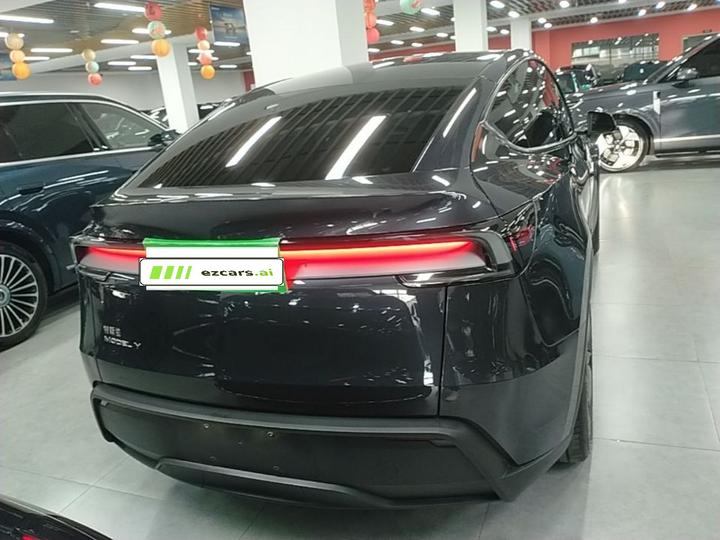 Model Y 2025 RWD photo 3