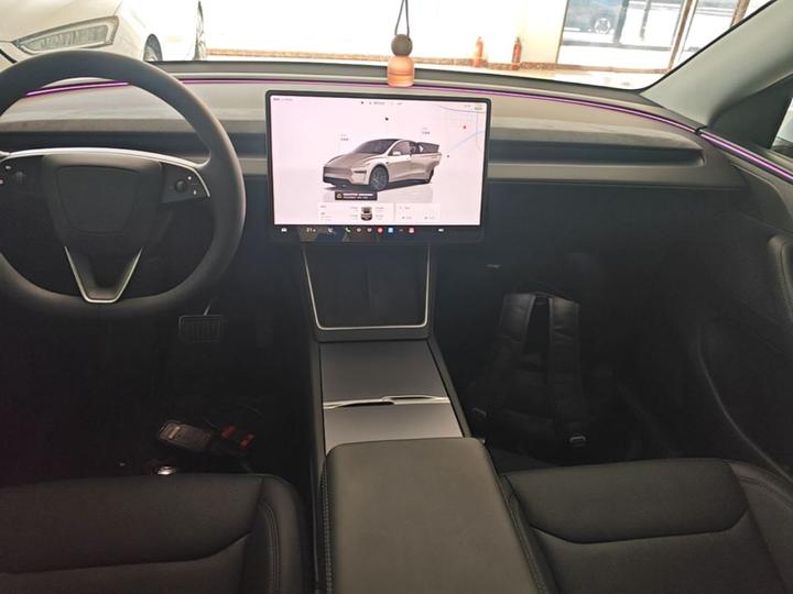 Model Y 2025 Long Range AWD Launch Edition photo 4