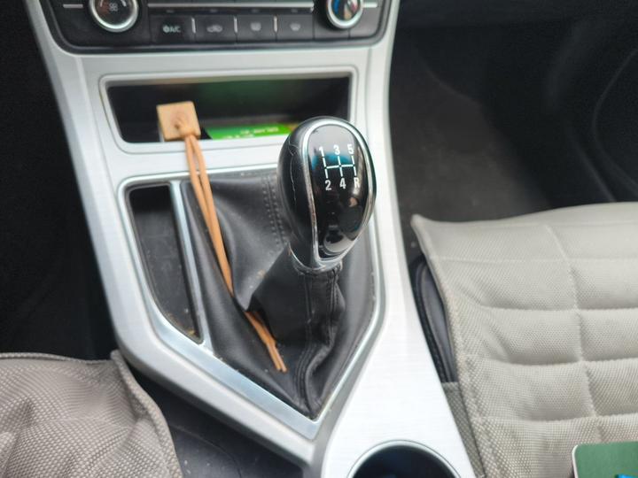 Vision 2018 1.5L MT photo 6
