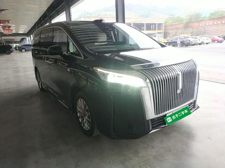2025 AWD 8 photo 3