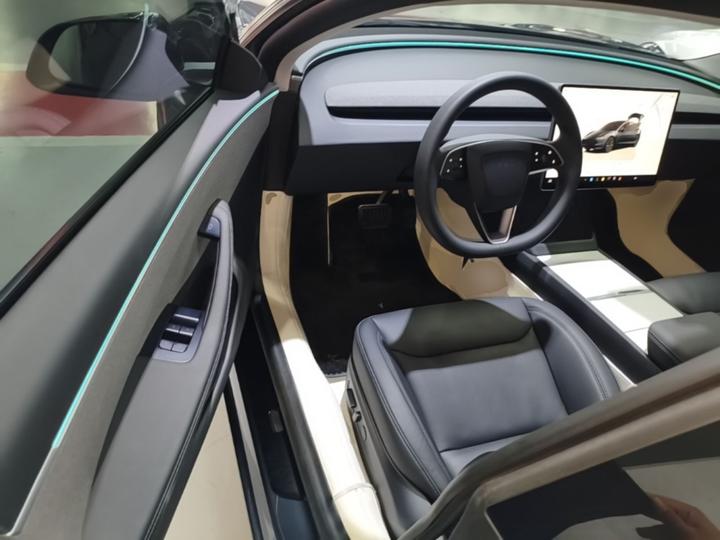 Model 3 2023 RWD photo 4