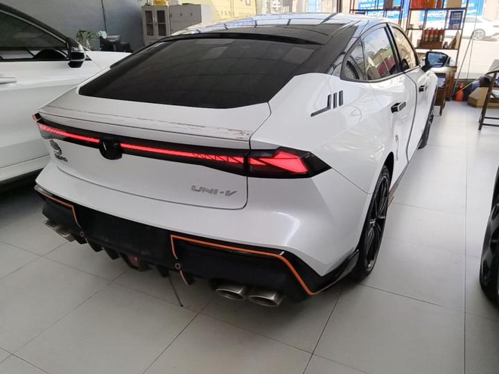UNI-V 2023 1.5T Sport photo 4