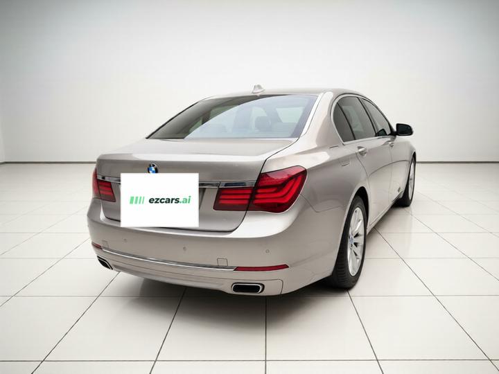 7 Series 2013 740Li Leading photo 6