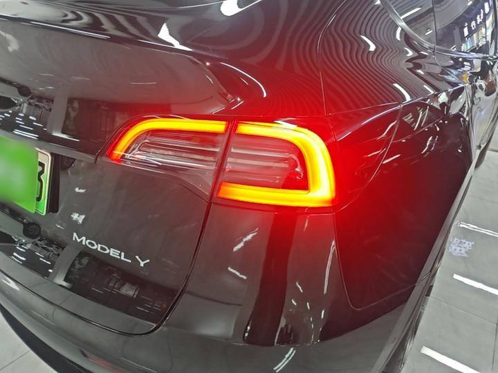 Model Y 2023 RWD photo 7