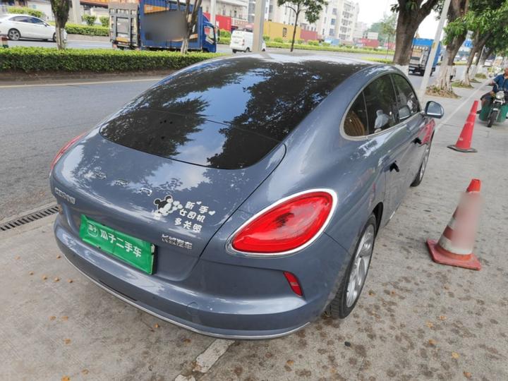 2022 555km Premium photo 6