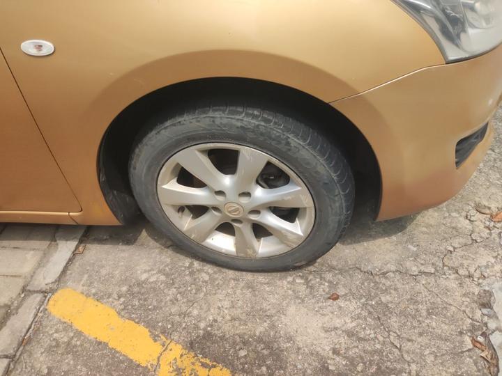 Tiida 2011 1.6L CVT Smart photo 8